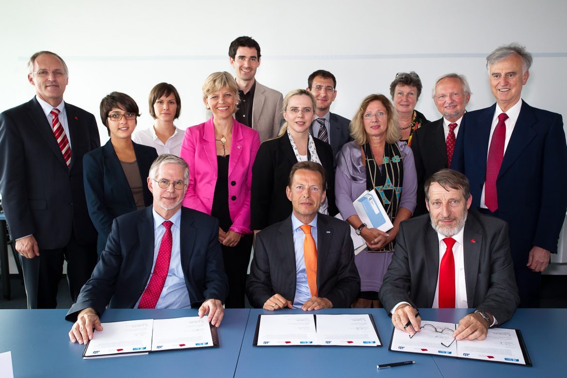 Gruppenfoto INUAS Unterzeichung Absichtserklärung